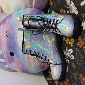Holographic Boots